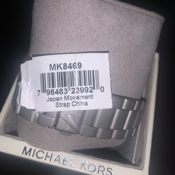 New in box Michael Kors Men's watch MK8469 Gareth Chronograph new with box& tag - Picture 5 of 6